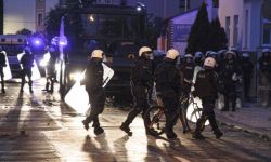 Dolnośląskie: 57 osób zatrzymanych po zamieszkach przed komisariatem w Lubinie