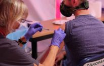 Ponad 18,35 mln osób w Polsce jest w pełni zaszczepionych przeciw COVID-19