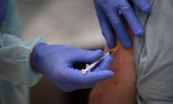 MZ: tylko 0,75% osób w pełni zaszczepionych przeciw COVID-19 zostało zakażonych