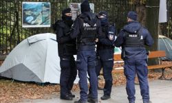 Prokuratura: przy 94-latku, który się samookaleczył w "Białym Miasteczku" nie znaleziono broni palnej