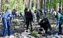 Para Prezydencka wzięła udział w ogólnopolskiej akcji SadziMY