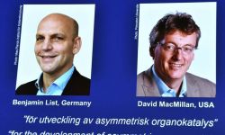 Chemiczny Nobel za sprytną syntezę cząstek