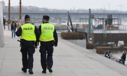 Ostatniej doby ponad 2100 mandatów za brak maseczki