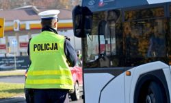 Policja: w niedzielę za brak maseczki wystawiono 1,6 tys. mandatów i 125 wniosków o ukaranie