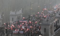Organizatorzy: w Marszu Niepodległości bierze udział ponad 100 tys. osób