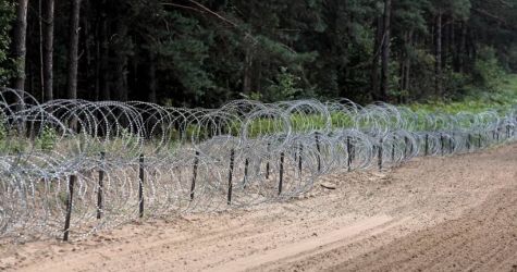 SG: w nocy w rejonie Czeremchy białoruscy żołnierze zaczęli niszczyć tymczasową zaporę graniczą