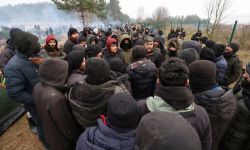 MON: Grupa około 100 migrantów zatrzymana na granicy w Dubiczach Cerkiewnych