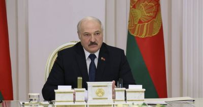 Łukaszenka w BBC: możliwe, że białoruscy żołnierze pomagali migrantom przedostać się do Polski