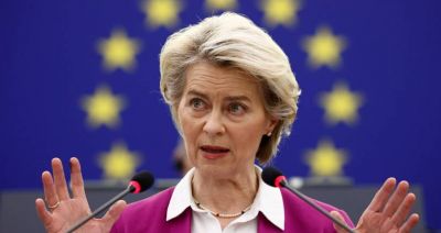Von der Leyen: KE za wstrzymaniem lotów z południa Afryki ze względu na nowy wariant koronawirusa