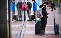 Omikron rozprzestrzenia się w Europie, rządy reagują ograniczeniami na granicach