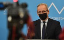 Niedzielski: w związku z wariantem omikron wprowadzony zostaje alertowy pakiet obostrzeń