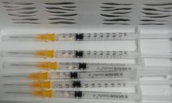 Niedzielski: chcemy od 1 marca wprowadzić obowiązek zaszczepienia dla medyków, nauczycieli i służb mundurowych