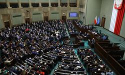 Sejm uchwalił ustawę obniżającą akcyzę na paliwa i prąd