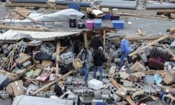 USA: wpiątkowych tornadach zginęły co najmniej 83 osoby; trwają poszukiwania ocalałych