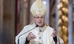 Prymas: najważniejszą rzeczą jest człowiek, choćby leżał w żłobie