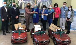 Salon VOLVO D&R CZACH oraz klienci firmy dają radości dzieciom, które tegoroczne święta spędzają w szpitalu