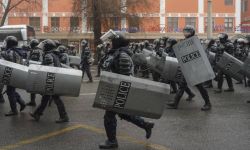 Kazachstan: żołnierze strzelają do uczestników zamieszek na Placu Republiki w Ałmaty