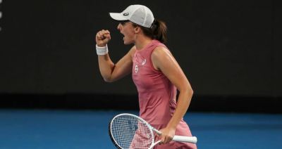 Turniej WTA w Adelajdzie: Świątek pokonała Azarenkę, w półfinale zagra z Barty