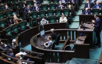 Sejm: debata nad odwołaniem ministra sportu; opozycja chce odejścia Bortniczuka; PiS go broni