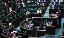 Sejm: debata nad odwołaniem ministra sportu; opozycja chce odejścia Bortniczuka; PiS go broni