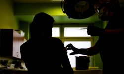 Trzynastu z siedemnastu członków Rady Medycznej zrezygnowało z doradzania rządowi ws. epidemii