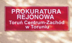 Prokuratura: 21-latek usłyszał zarzut trzech zbrodni - w tym dwóch usiłowań zabójstwa po atakach bardzo długim nożem