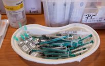 MZ: we wtorek można już będzie zapisywać się na dawkę przypominającą szczepionki dla młodzieży 16-18 lat