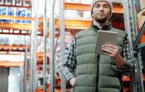 Jakie cechy konstrukcyjne i jakościowe mają meble przemysłowe?