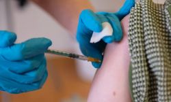 MZ: Od piątku rozpocznie się wystawianie skierowań na dawkę przypominjącą dla nastolatków w wieku 12-15 lat