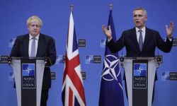 Szef NATO: Rosja musi wybrać między dyplomatycznym rozwiązaniem a sankcjami gospodarczymi