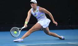 Turniej WTA w Dubaju: Świątek odpadła w 1/8 finału, Ostapenko z patentem na Polkę