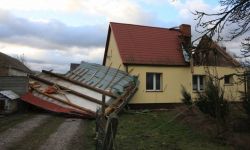 PSP: do południa ponad 12,8 tys. zgłoszeń w związku z silnym wiatrem