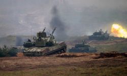 Rosja zaatakowała Ukrainę: Rosja uderza w infrastrukturę wojskową, Zełenski wprowadza stan wojenny, alarmy bombowe w Kijowie