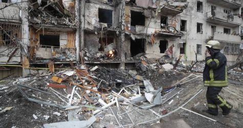 Ukraina: pocisk trafił w blok mieszkalny w Kijowie