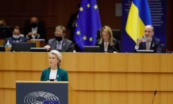 PE przyjął rezolucję wzywającą "instytucje unijne do podjęcia działań na rzecz przyznania Ukrainie statusu kandydata do Unii Europejskiej"