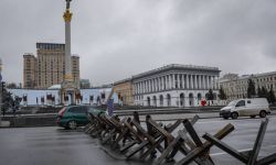 Ukraina: główne wysiłki Rosjan skoncentrowane na okrążeniu Kijowa