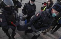 Rosja: w niedzielę ponad 2500 zatrzymanych za protesty antywojenne