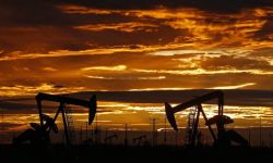 Notowania ropy naftowej Brent nadal powyżej 130 dolarów za baryłkę