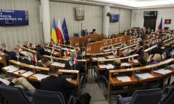 Senat przyjął z poprawkami ustawę o pomocy obywatelom Ukrainy