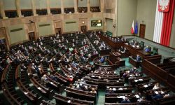 Sejm: za wykreśleniem przepisów o depenalizacji działań podjętych w szczególnych okolicznościach posłowie opozycji i troje posłów klubu PiS