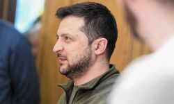 Zełenski w odpowiedzi na rosyjski fake news: złożyć broń mogą tylko Rosjanie