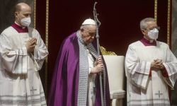 Papież dokonał aktu poświęcenia ludzkości, zwłaszcza Rosji i Ukrainy, Niepokalanemu Sercu Maryi