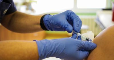 EMA rekomenduje czwartą dawkę szczepionki przeciwko COVID-19 dla osób starszych