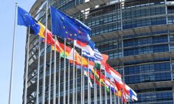 Parlament Europejski chce pełnego embarga na import z Rosji ropy, węgla, paliwa jądrowego i gazu