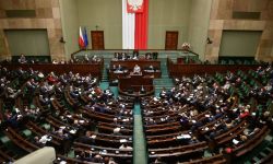 Sejm odrzucił część poprawek Senatu do ustawy sankcyjnej, w tym o zakazie importu LPG z Rosji