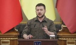 Zełenski: około tysiąca cywilów ukrywa się w zakładzie metalurgicznym Azowstal w Mariupolu