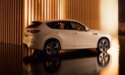 Całkowicie nowa Mazda CX-60 PHEV