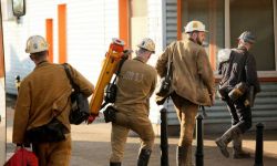 Ratownicy namierzyli sygnały z lamp czterech górników poszukiwanych po wstrząsie w Zofiówce