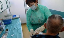 Niedzielski: w Polsce unijny certyfikat covidowy osób, które przyjęły trzecią dawkę szczepionki, ważny bezterminowo