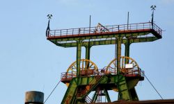 Zofiówka: czterech górników bez oznak życia jest transportowanych na powierzchnię